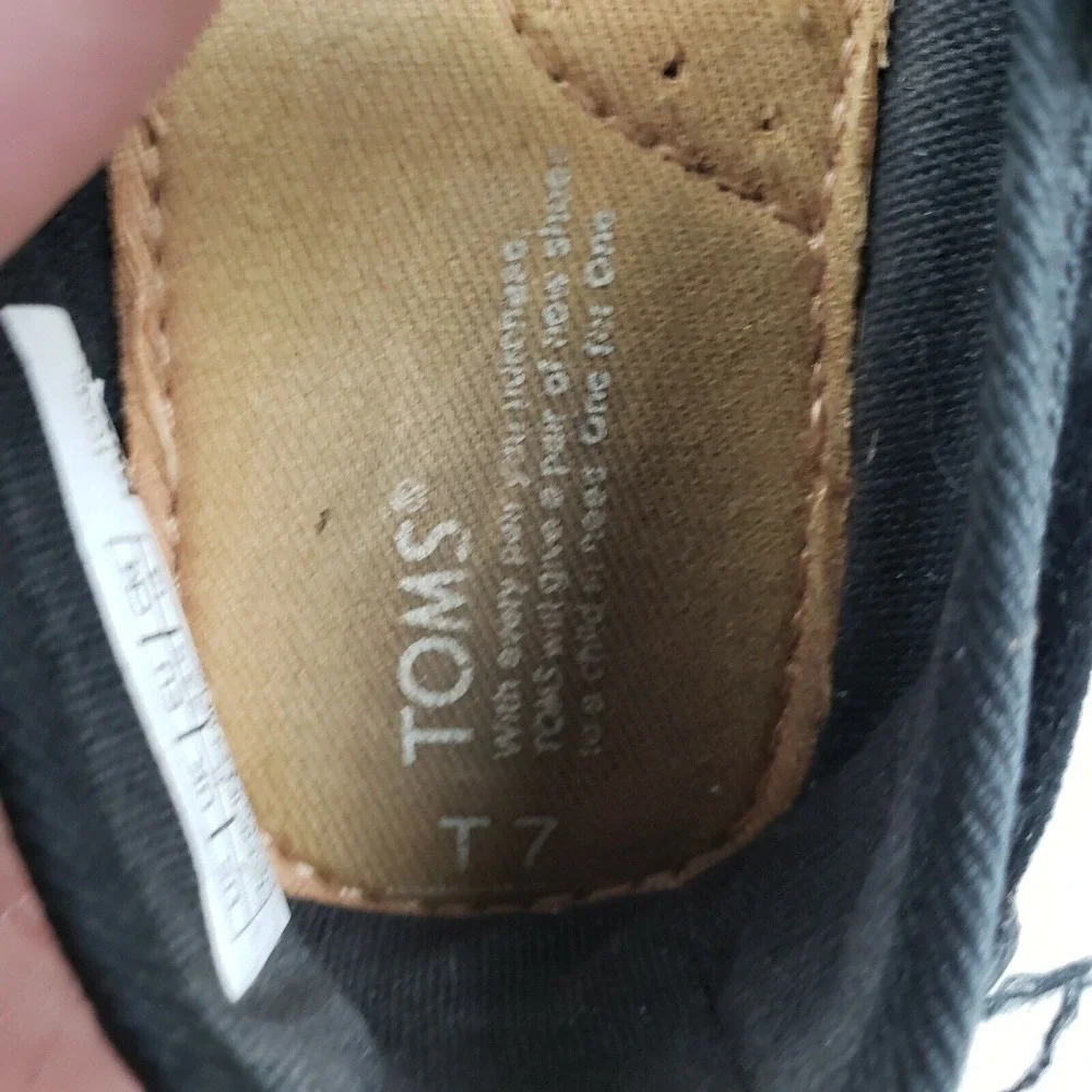 Toms girls black